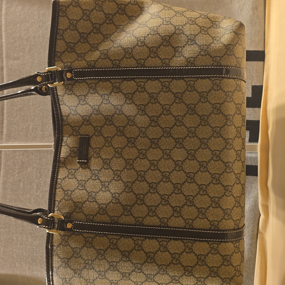 Gucci GG Supreme Joy Tote Bag - Picture 2 of 12